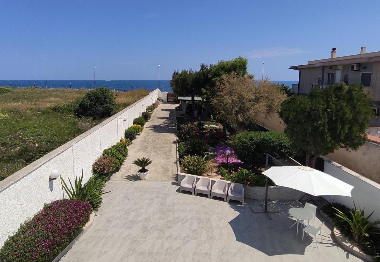 Seagull - Front And Sea View & Airport Apartment